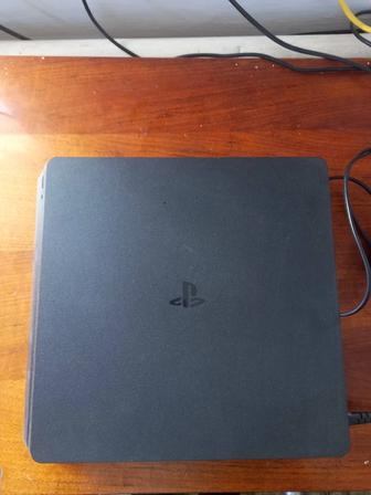 Продам PS4 Slim