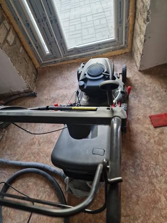 Продам газонокосилку
