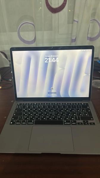 Макбук Эйр 13 2020 13.3/8гб/256гб