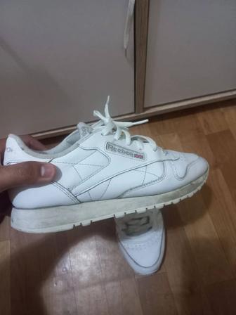 Продам кроссовки Rebook б/у  размер белого цвета