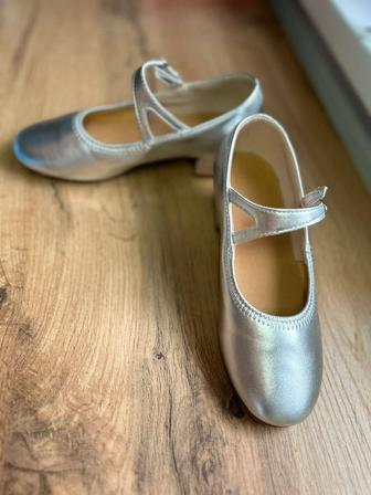 Туфли для народных танцев