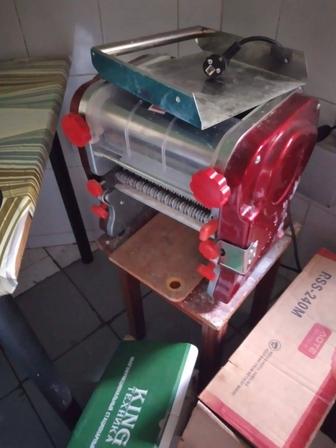 Тестораскаточная машинка