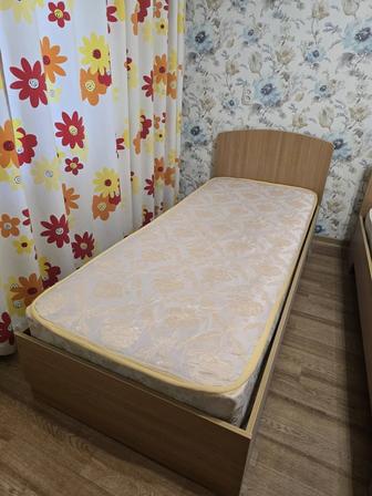 Кровать односпальная с матрасом