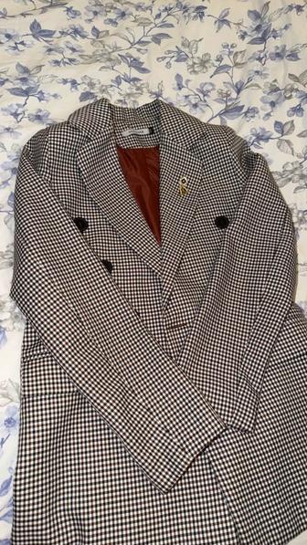 Продается красивый хороший пиджак
