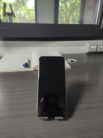 Самсунг А56 256гб 5g в комплекте коробка и шнур.