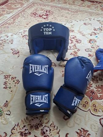 Боксерские перчатки
