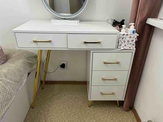 Туалетный столик