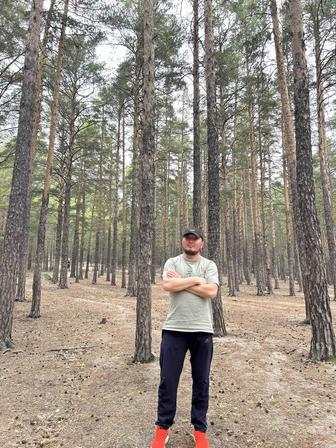 В отделе продаж, коммуникабельный, быстро учусь