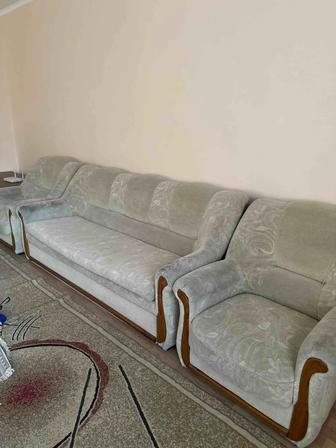 Продам диван с 2 креслами