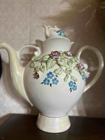 Продается винтажный фарфоровый чайник