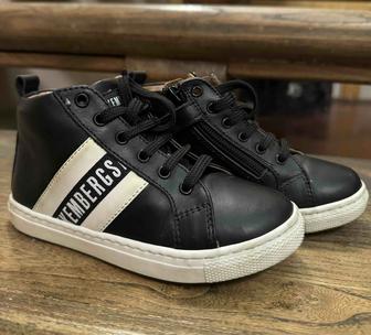 Кеды детские Bikkembergs. Размер 26. Состояние хорошее. Цена 25000. Алматы