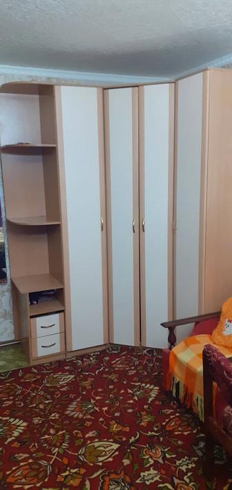 Продам шкаф угловой плательный