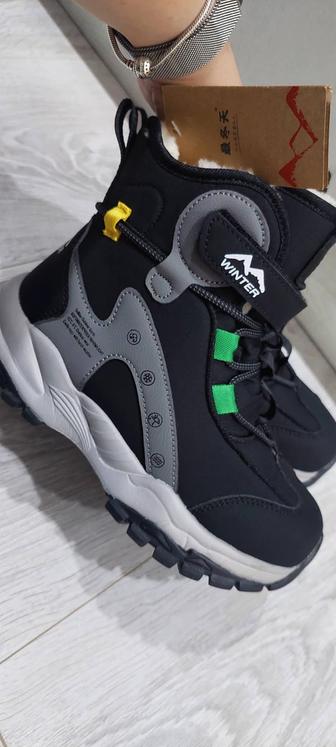 Новые зимние ботинки на 33 размер