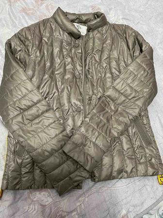 Продам куртку женскую