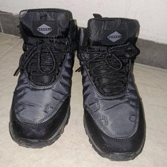 Продам почти новые зимние кроссовки/ботинки