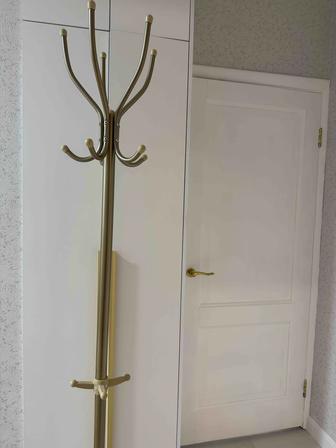 Продам напольную вешалку