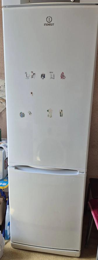 Холодильник INDESIT