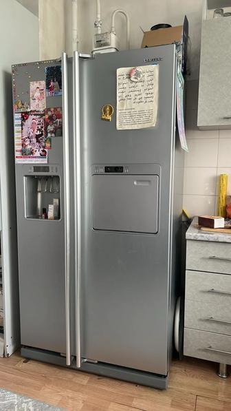 Холодильник большой