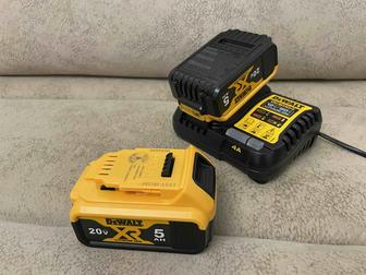 Аккумуляторы Dewalt DCB205 и зарядное устройство Dewalt DCB1104