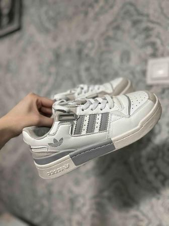 продам кроссовки adidas новые