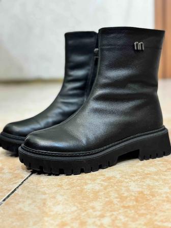 Продам новые кожаные сапоги