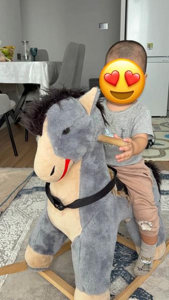 Продам лошадь каталку