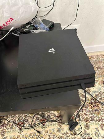 Продам Playstation 4 pro 1tb и 2 джойстика