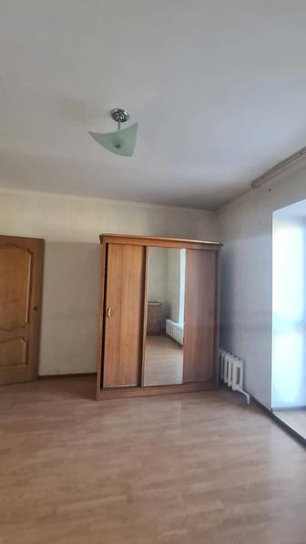 Отдам даром шкаф и комод для спальной комнаты из натурального дерева