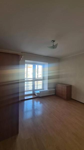 Отдам даром комод для спальной комнаты из натурального дерева