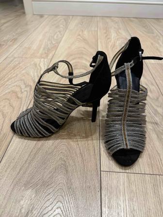 Босоножки Zara