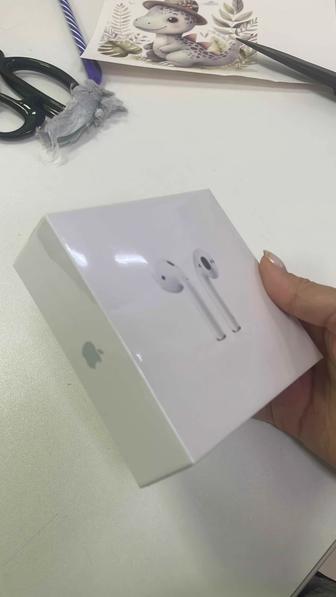 AirPods наушник