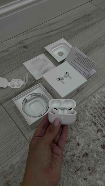Беспроводные наушники AirPods Pro