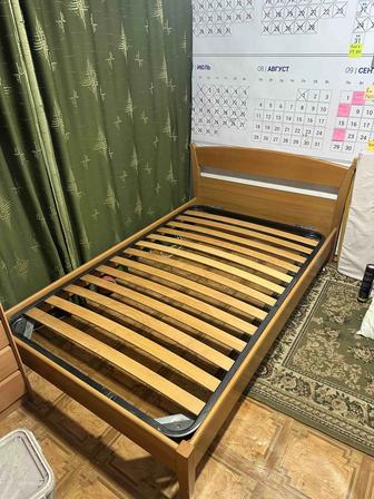 Продам деревянную кровать