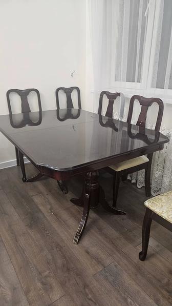 Продается стол и стулья