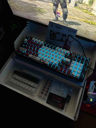 Игровая клавиатура Bloody S98 , игровая мышь bloody W95 max комплект NARAKA