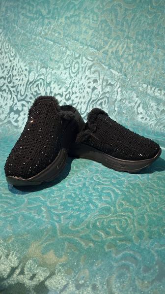 Теплые кроссовки