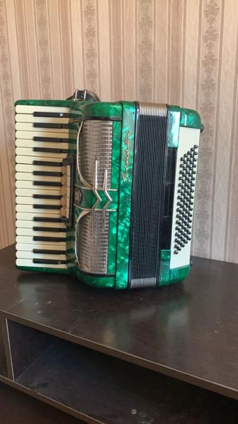 Продам антикварный аккордеон Firotti