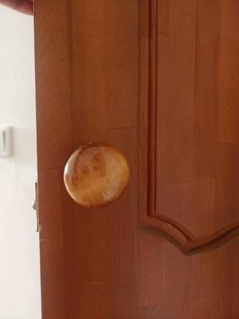 Ремонт замков и ручек дверей. При необходимости замена.