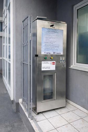 Аппарат по продаже очищенной питьевой воды.