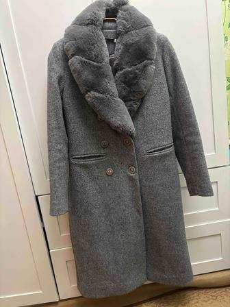 Продам пальто в хорошем состоянии 42 размера возможен торг