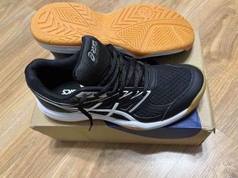 Кроссовки ASICS 39,5 женские