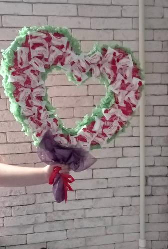 Букет сердце из рафаэло.