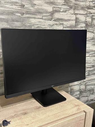 Продаю монитор LG 27MP400 черный