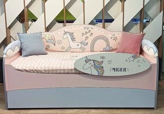 Детская кровать с матрасом и ящиками