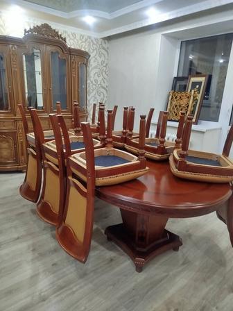 Стол и стулья