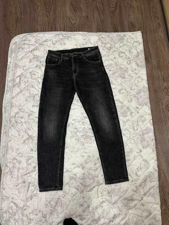 Брюки черные джинсовые