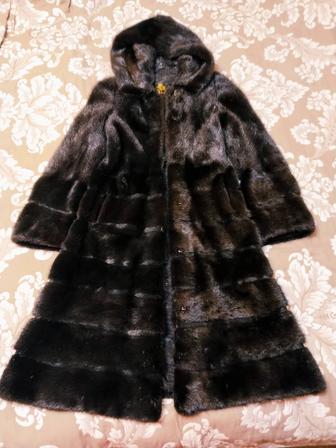 Норковая шуба 44р. Черная с капюшоном