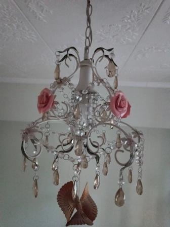 Продам две элегантные люстры