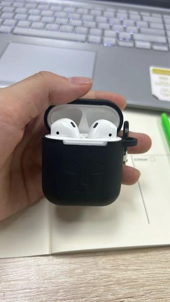 Продам наушники airpods