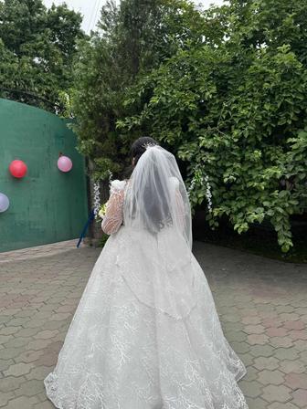 Продам свадебное платье,фата кольцо тройка входит,размер 52